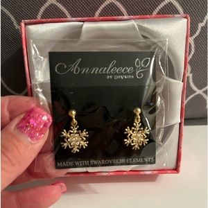 Annaleece by DeVries pierced earrings with Swarovski Elements